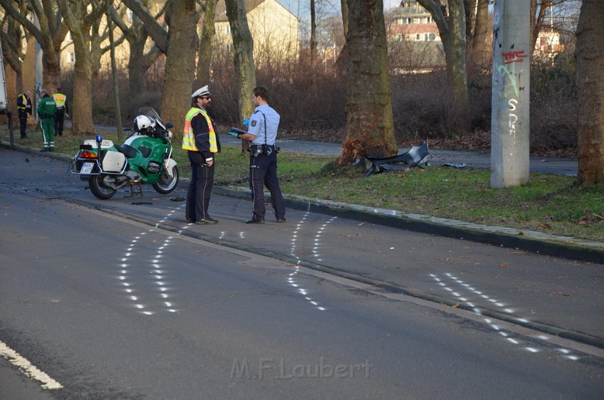 VU PKW Baum Koeln Muelheim Pfaelzischer Ring P035.JPG